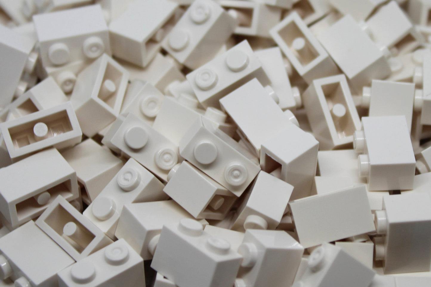 1x2 Stud Bricks 200 Pack (White)