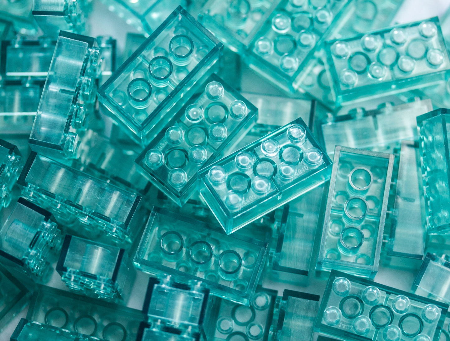 2X4 Brick 100 Pack (Transparent Aqua)