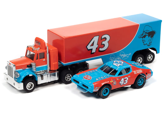 Richard Petty - 1972 Dodge Charger & Peterbilt 359 Race Trailer | CP7900 | Auto World