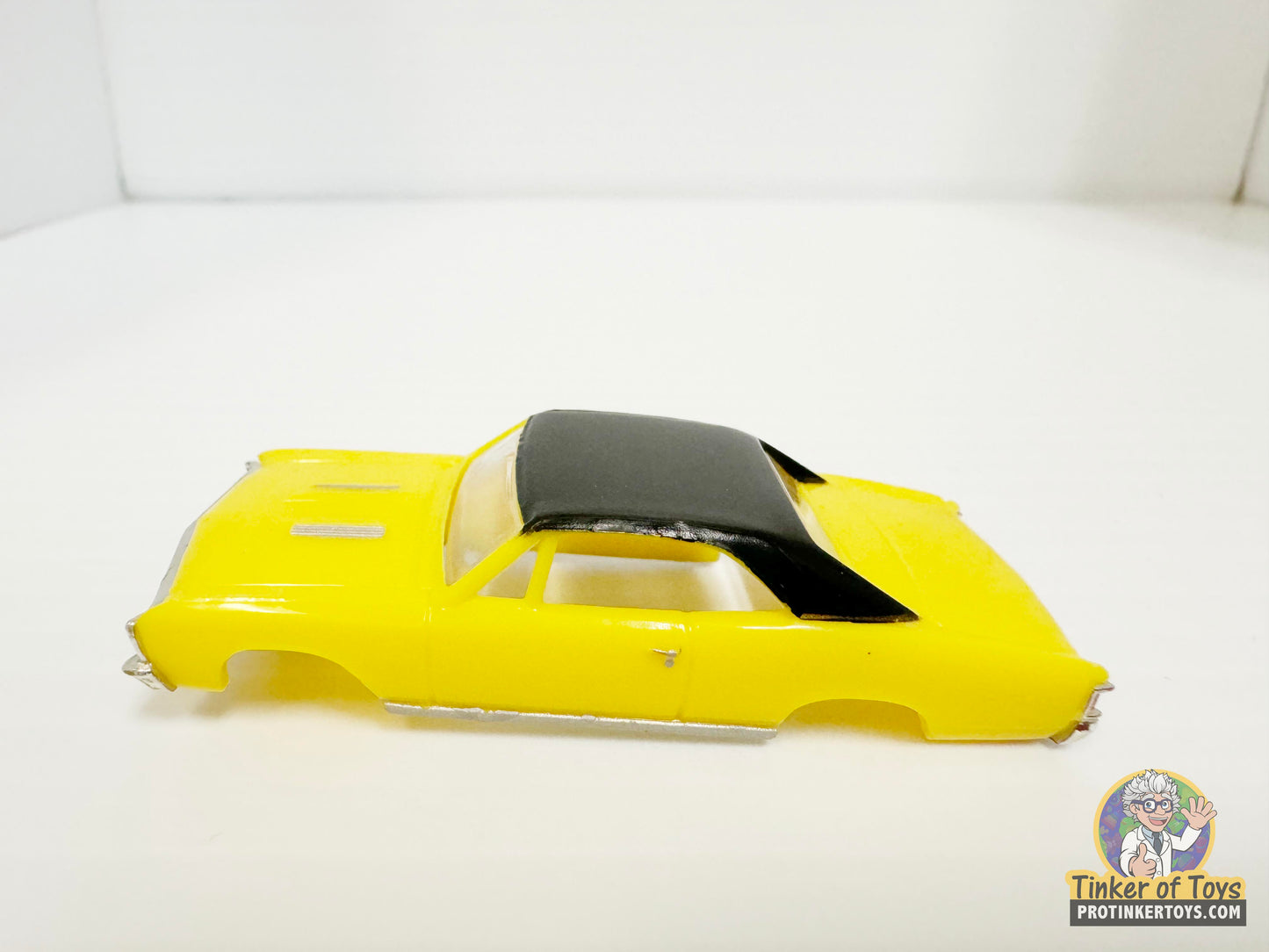 1967 Chevelle SS Vinyl Top Yellow Black | MM04090 | Model Motoring