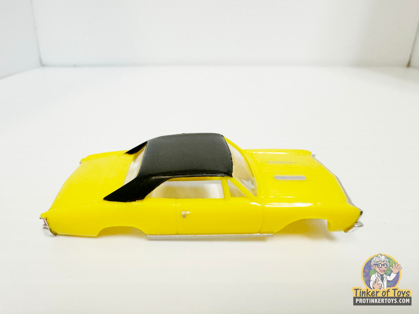 1967 Chevelle SS Vinyl Top Yellow Black | MM04090 | Model Motoring