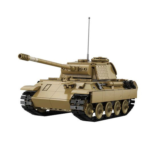 CaDA WWII German Panther RC Tank Brick Set – 907-Piece Remote Controlled Model with Rotating Turret