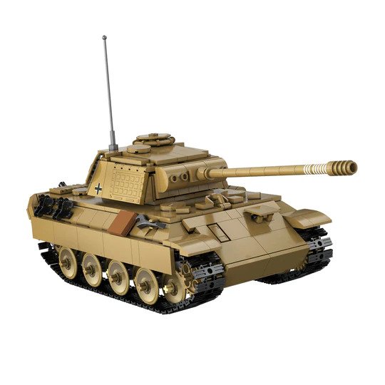 CaDA WWII German Panther RC Tank Brick Set – 907-Piece Remote Controlled Model with Rotating Turret