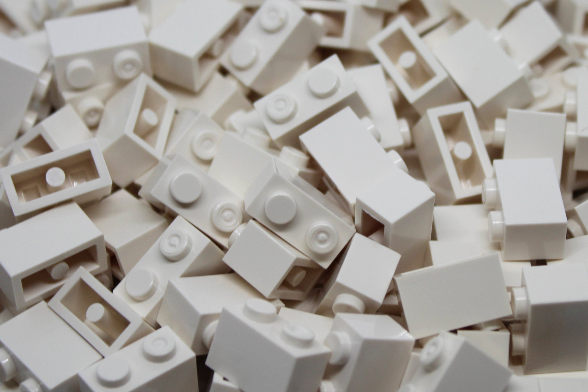 1x2 Stud Bricks 200 Pack (White)