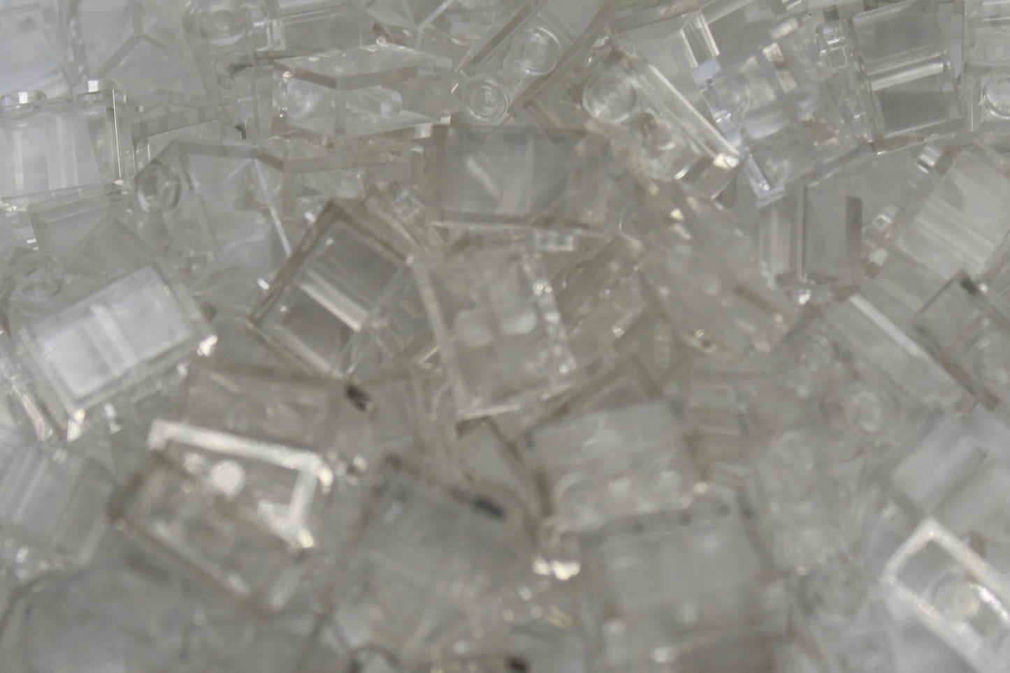 1x2 Stud Bricks 200 Pack (Clear)