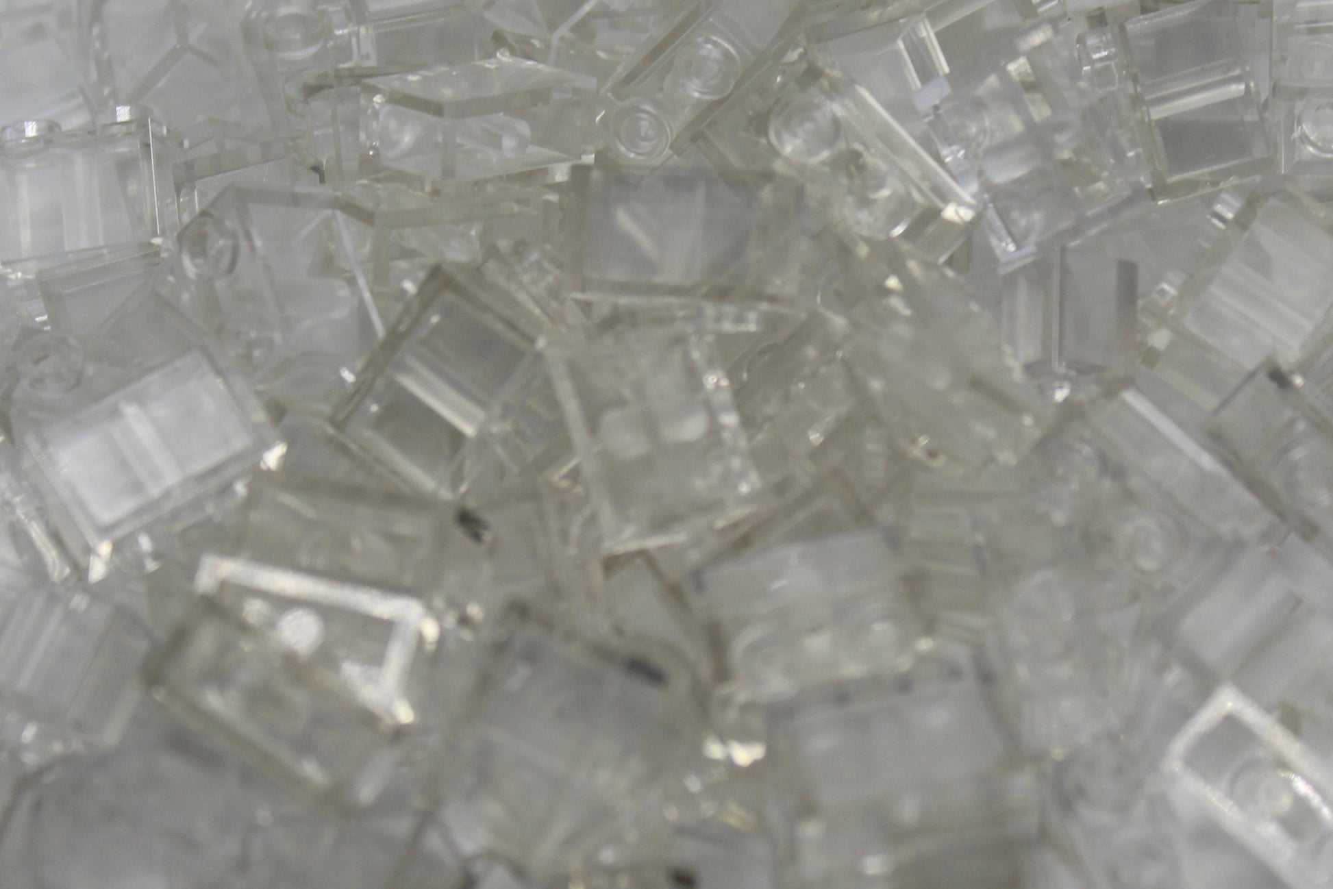 1x2 Stud Bricks 200 Pack (Clear)