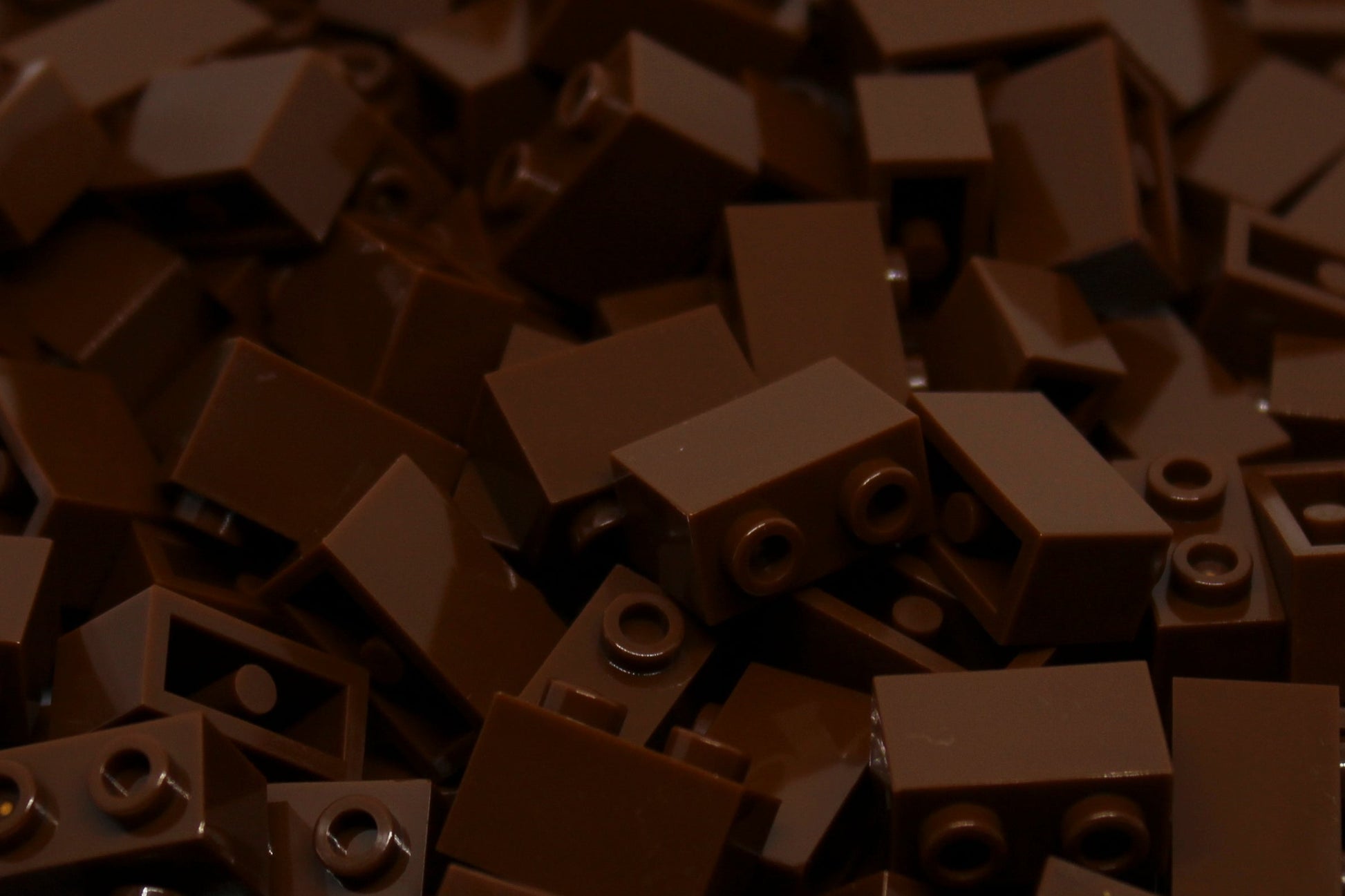1x2 Stud Bricks 200 Pack (Brown)