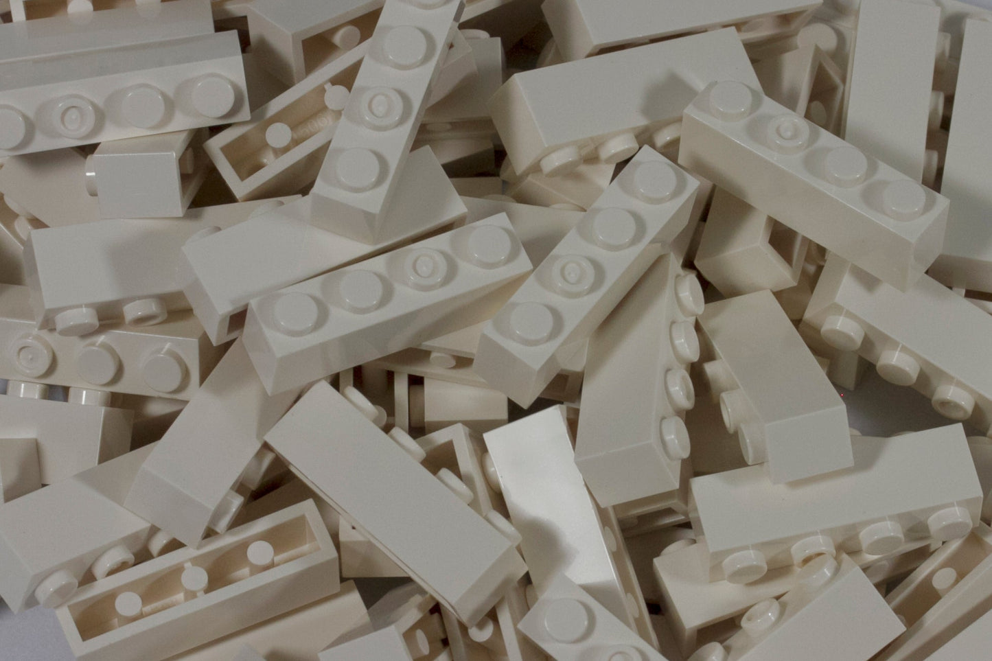 1x4 Stud Brick 100 Pack (White)