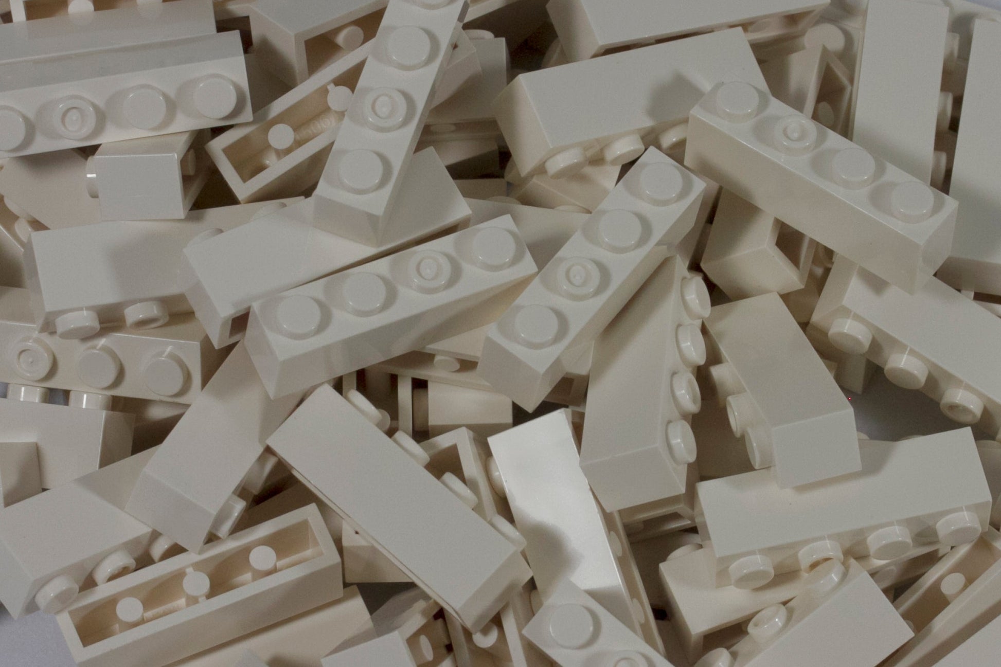 1x4 Stud Brick 100 Pack (White)