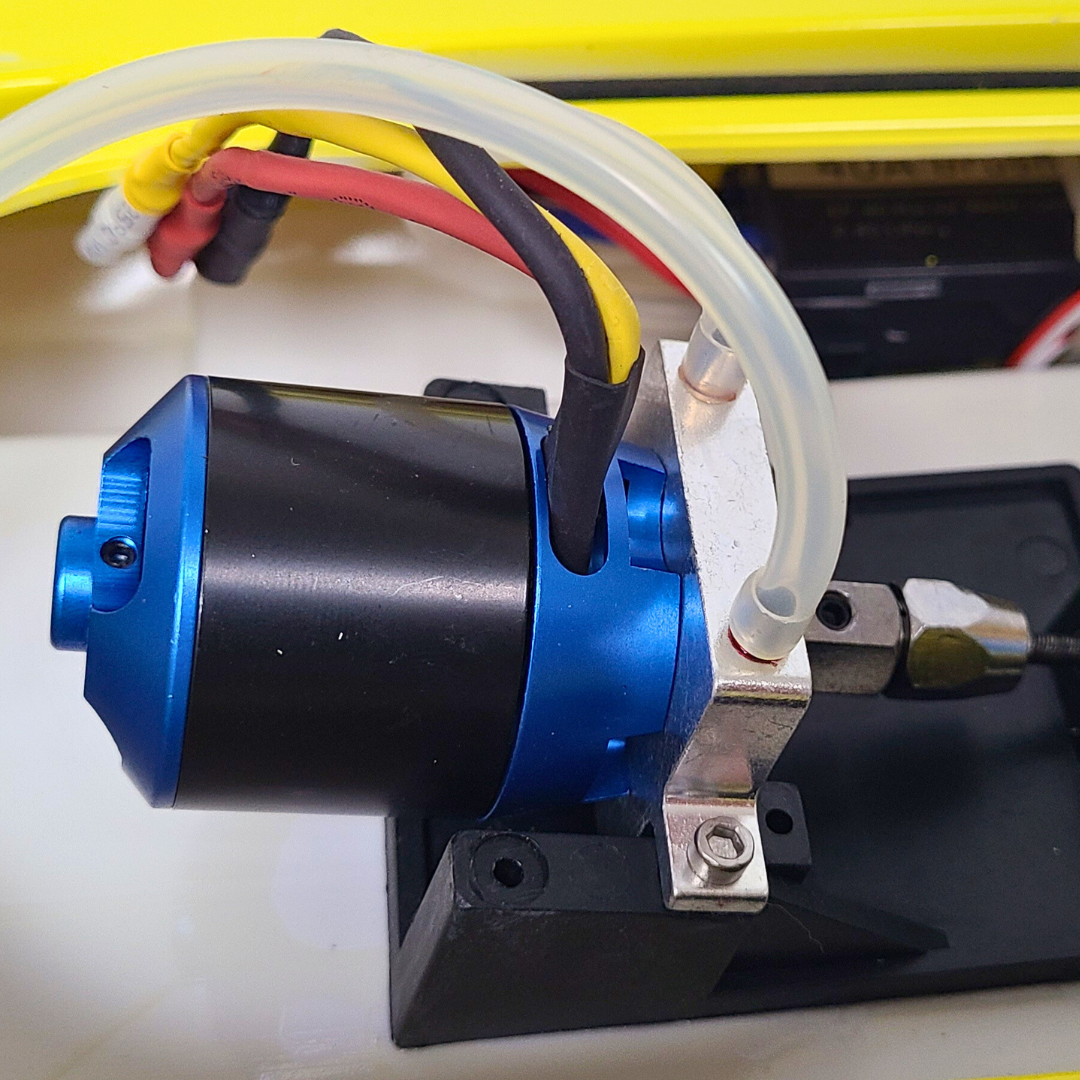 VolantexRC ATOMIC High-Speed Race Boat – Brushless 60 km/h RC Boat with LiPo Battery & Self-Righting System