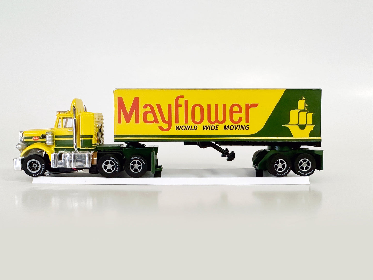 Mayflower Semi Peterbilt 359 Trailer | CP7984 | Auto World