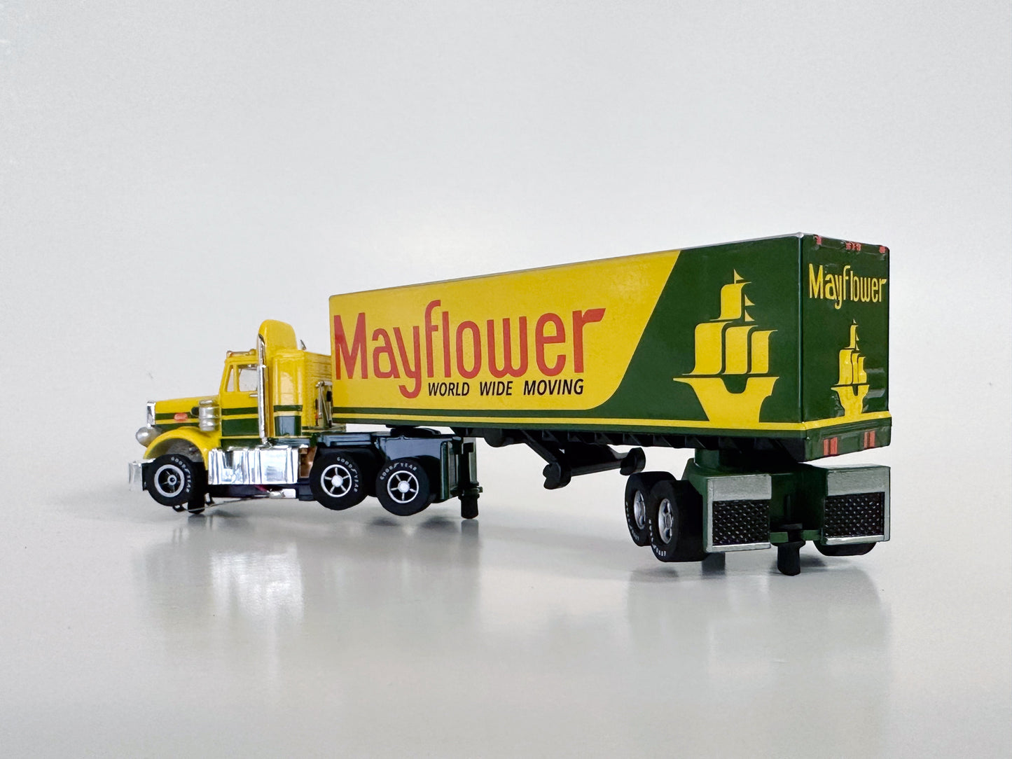 Mayflower Semi Peterbilt 359 Trailer | CP7984 | Auto World